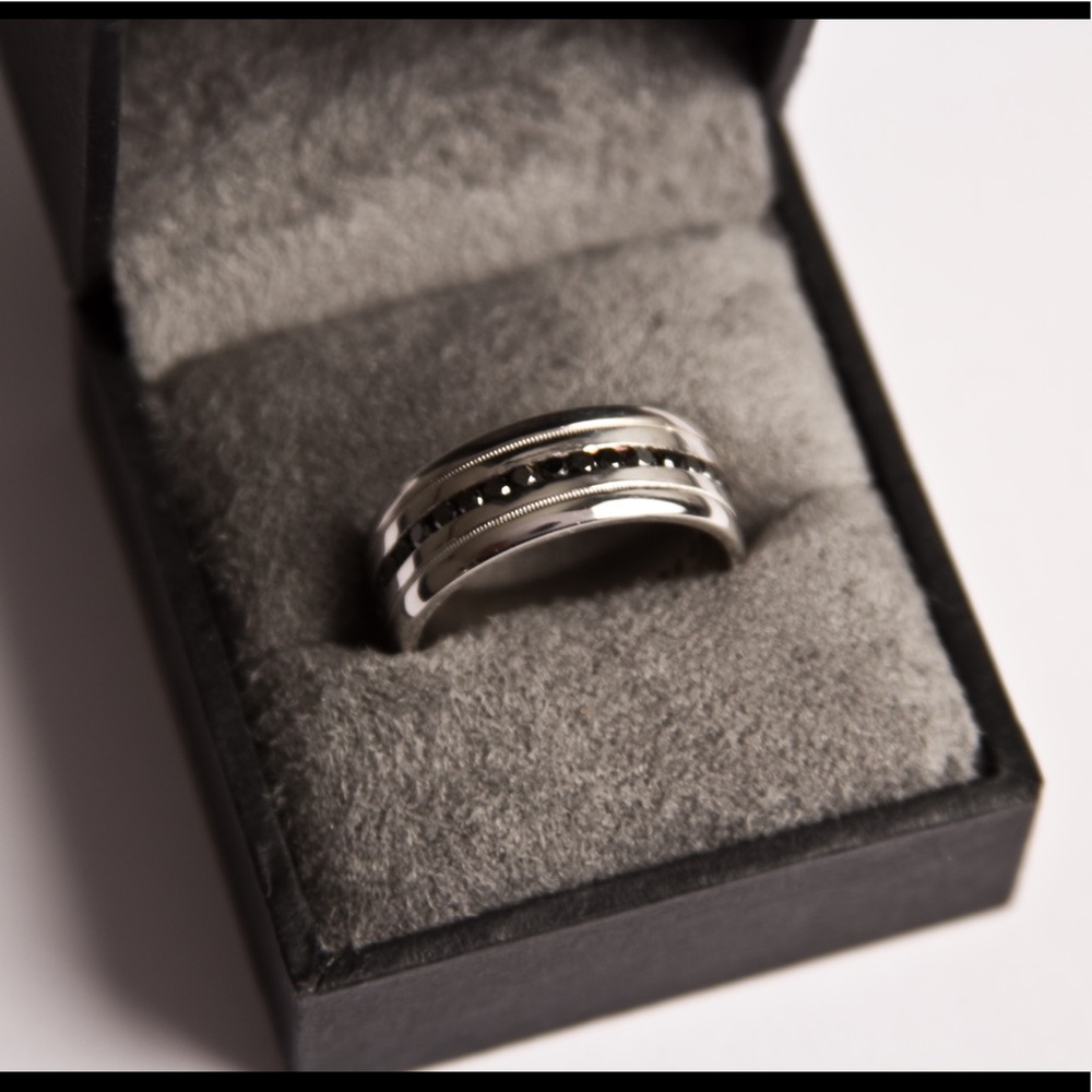 Men’s wedding ring
